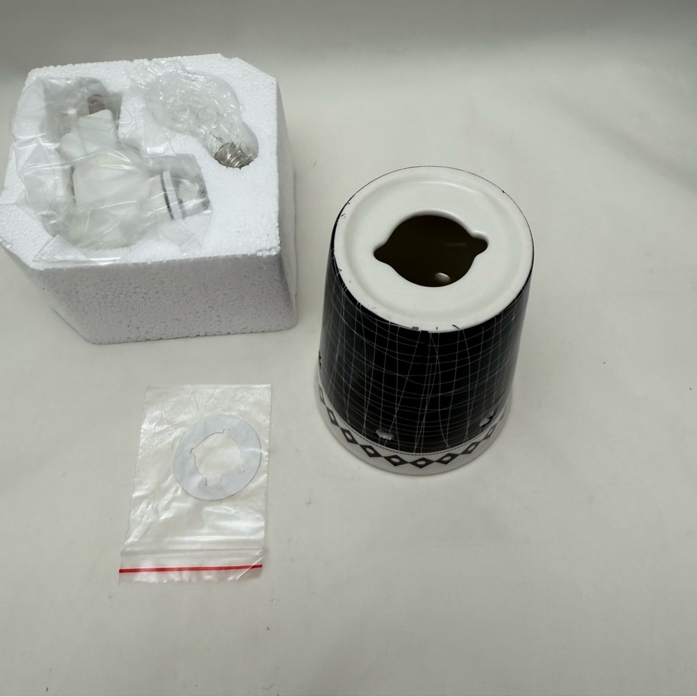 Scentsy Plug In Warmer Black White Ceramic Twig Pattern β Open Box Unused - Picture 12 of 16